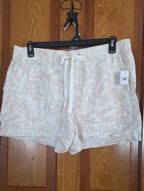 GAP Women's Beige and White Floral Drawstring Shorts